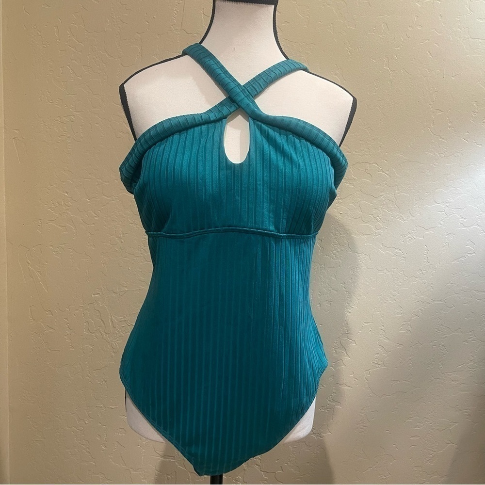 CUPSHE
Women's Rib Cutout
Crisscross One Piece
Swimsuit new with tags size XL